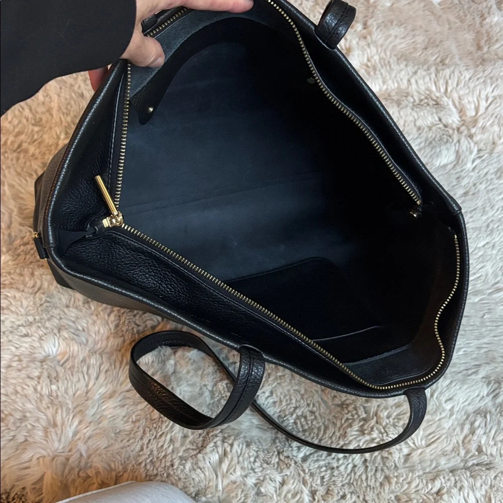 Cuyana Small Zipper Tote and Toiletries Set Black - Picture 11 of 11